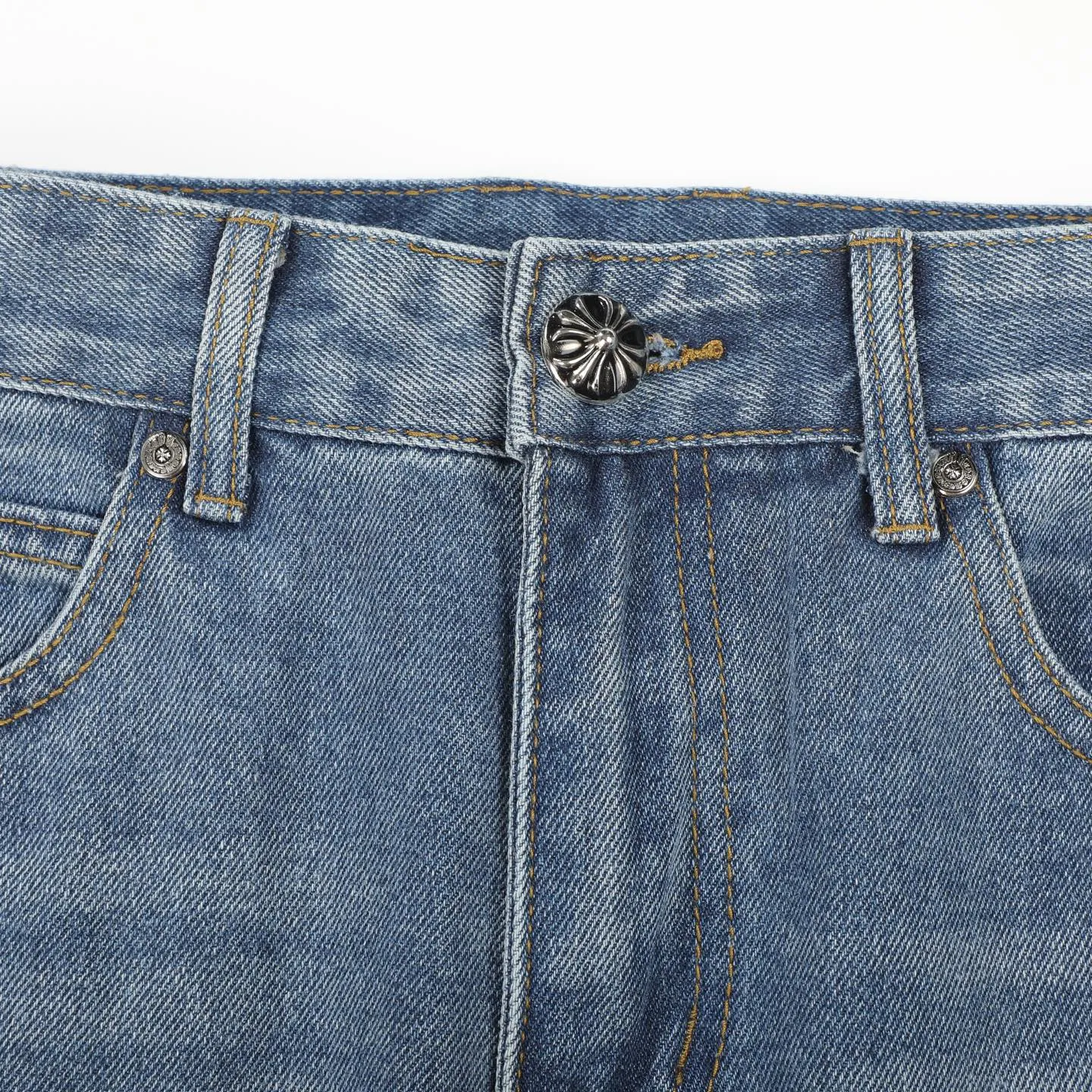 P230 Chrome Hearts CH/Chrome Hearts Classic Blue Pants Black Cross Patched Leather Jeans. Original purchased and patterned. Really restores the ultimate texture of Vintage. Special Italian cowhide print and then cut. Customized sheepskin three-layer thick line leather. The whole body is spliced in heavy water washing process. Craftsmen hand-splashed ink. You can see the details. Three-dimensional cutting version. Loose and comfortable. Not picky on the figure. Makes taller and slimmer. Factory Seiko. Original quality control. Same style for men and women. Can be matched with couples. Versatile recommendation. Essential jeans for all seasons Color: blue Size: 28-36 (S-XXL)